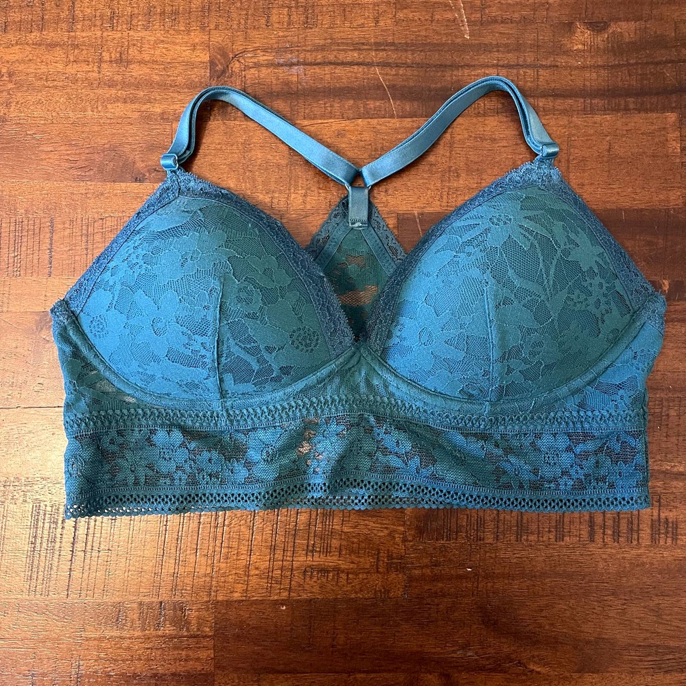 NWT Victoria's Secret Lightly Lined Lace Bralette - Size Large